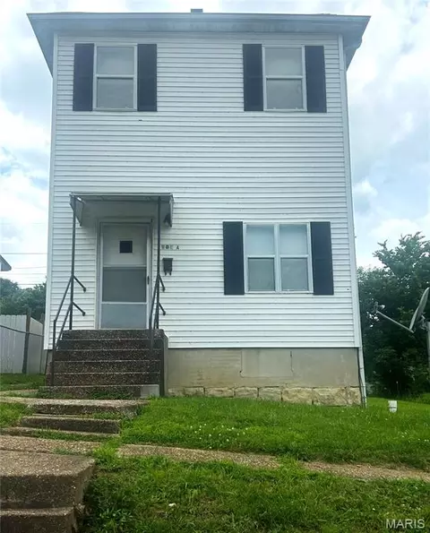 908 N 2nd St, De Soto, MO 63020
