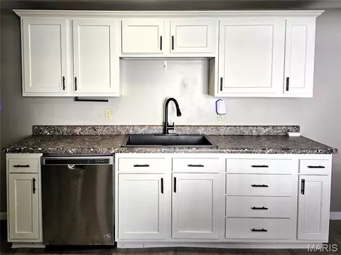 Kitchen - 120 E Warren St, Moweaqua, IL 62550 photo 3 of 3