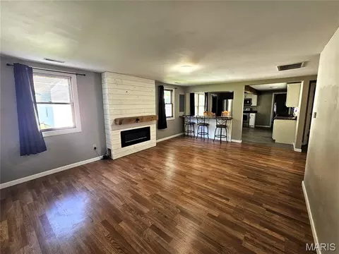 Living - 120 E Warren St, Moweaqua, IL 62550 photo 1 of 2