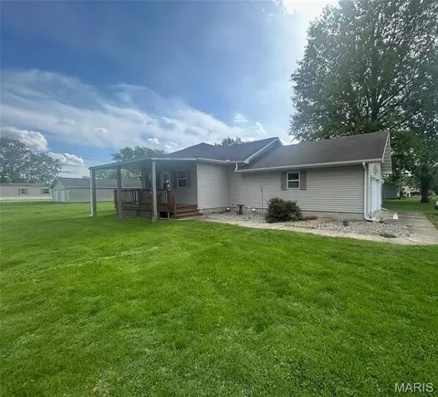519 S Madison St, Ramsey, IL 62080