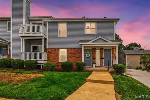 1446 High School Dr, Brentwood, MO 63144