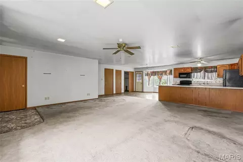 Living - 10058 Vineland Rd, Blackwell, MO 63626 photo 2 of 2