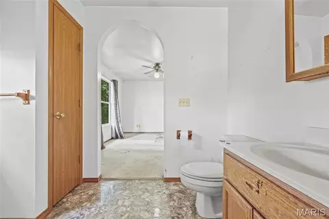 Bath - 10058 Vineland Rd, Blackwell, MO 63626 photo 3 of 3