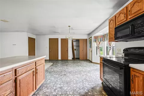 Kitchen - 10058 Vineland Rd, Blackwell, MO 63626 photo 3 of 3