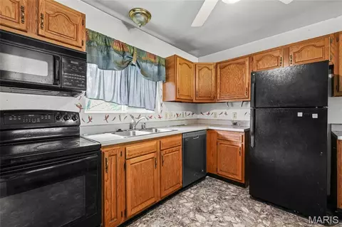 Kitchen - 10058 Vineland Rd, Blackwell, MO 63626 photo 1 of 3