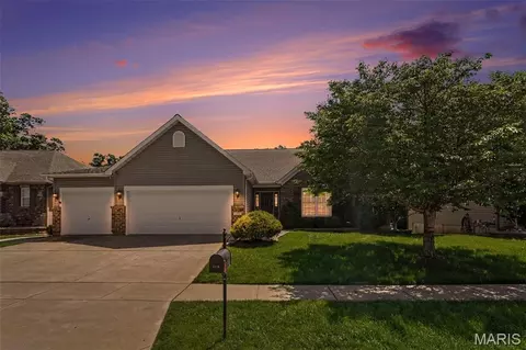 1258 Spring Lilly Dr, High Ridge, MO 63049