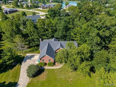 5259 Shingle Oak Ln, Smithton, IL 62285