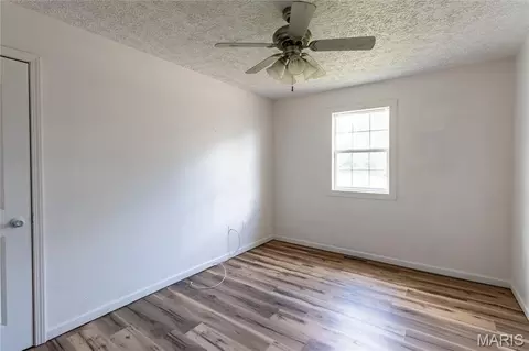 Bedroom - 24235 Thames Ln, Saint Robert, MO 65584 photo 2 of 7