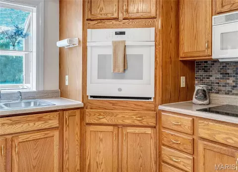 Kitchen - 41 Graystone Dr, Troy, MO 63379 photo 3 of 8