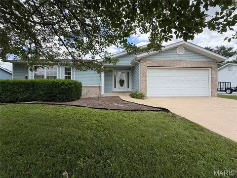 41 Graystone Dr, Troy, MO 63379