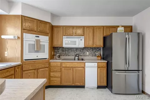 Kitchen - 41 Graystone Dr, Troy, MO 63379 photo 5 of 8