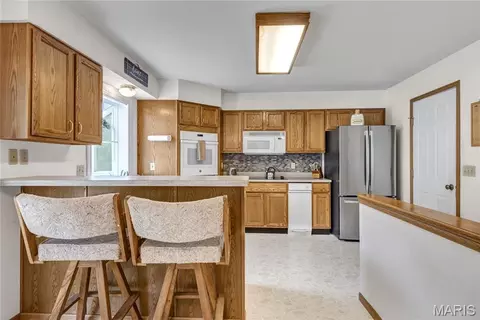 Kitchen - 41 Graystone Dr, Troy, MO 63379 photo 6 of 8