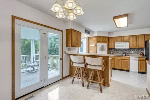 Kitchen - 41 Graystone Dr, Troy, MO 63379 photo 7 of 8