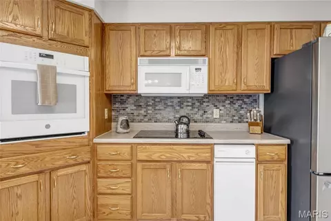 Kitchen - 41 Graystone Dr, Troy, MO 63379 photo 4 of 8