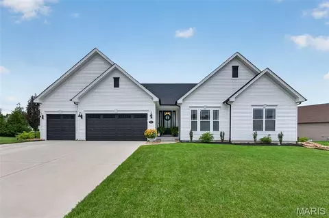 414 Gatehouse Cir, Wentzville, MO 63385