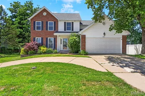 245 Reinke Rd, Ballwin, MO 63021