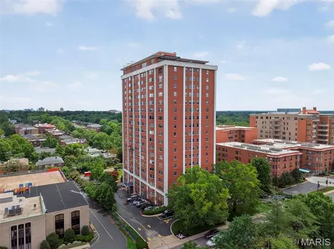 710 S Hanley Rd #10A, Clayton, MO 63105
