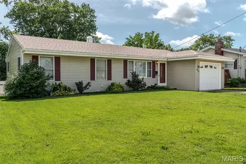 400 Crestview Dr, Union, MO 63084