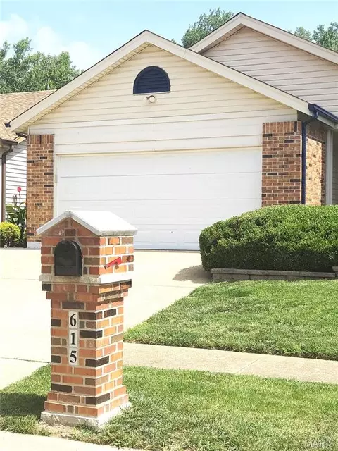 615 Foxtail Dr, Florissant, MO 63034
