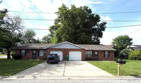 161 Freedom Dr, Belleville, IL 62226