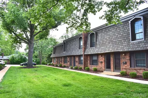 1869 Mansard Dr, Mehlville, MO 63125