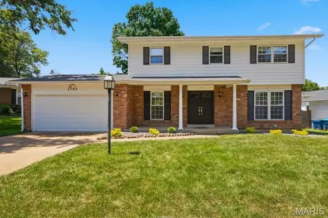 1743 Goldenhorn Ct, Maryland Heights, MO 63043