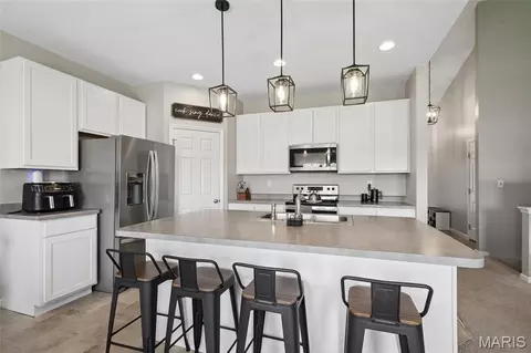 Kitchen - 105 Yellowstone Dr, Troy, MO 63379 photo 2 of 2