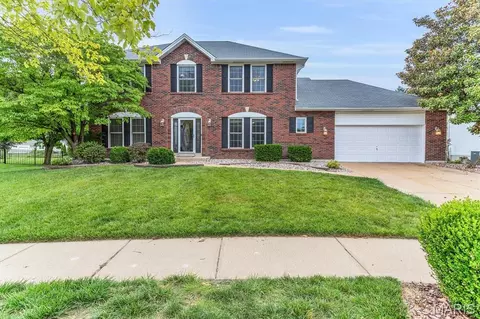 214 Kingdom Dr, Saint Charles, MO 63301