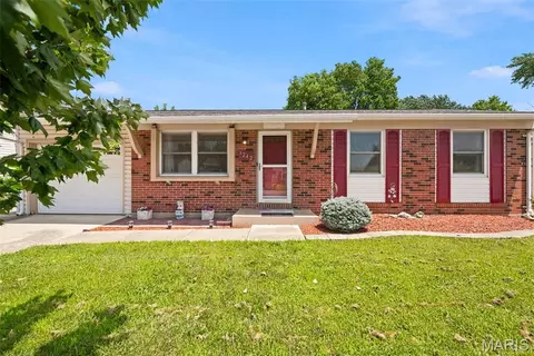 3242 Ipswich Ln, Saint Charles, MO 63301