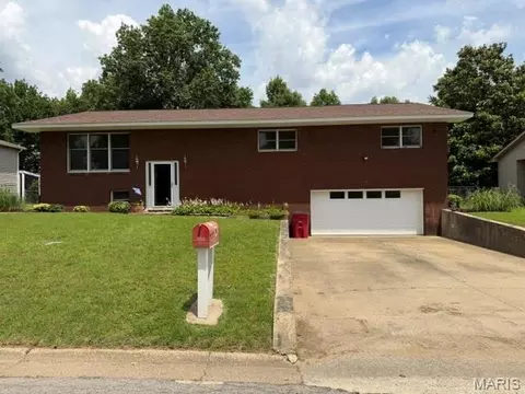 858 Cambridge Dr, Sikeston, MO 63801