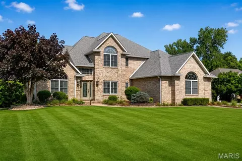 15 Fox Mill Dr, Maryville, IL 62062
