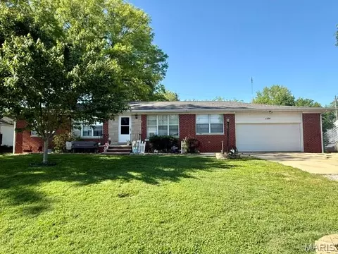 1104 E Hanover St, New Baden, IL 62265