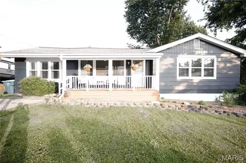 132 Kunze Dr, Saint Charles, MO 63303