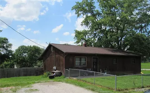 613 Truman St, Moro, IL 62067