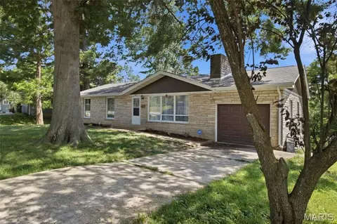 916 E 9th St, Rolla, MO 65401