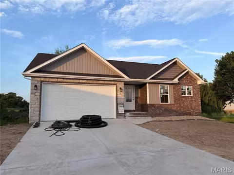 2832 Beth Ann Ct, Pontoon Beach, IL 62040