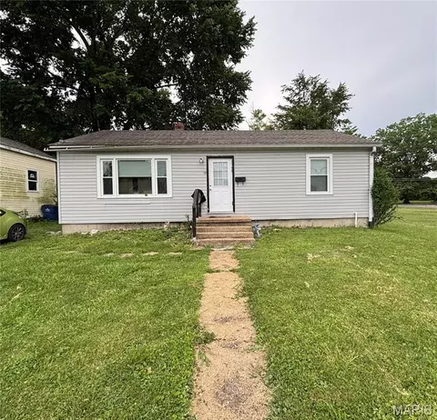 409 S 2nd St, Pacific, MO 63069