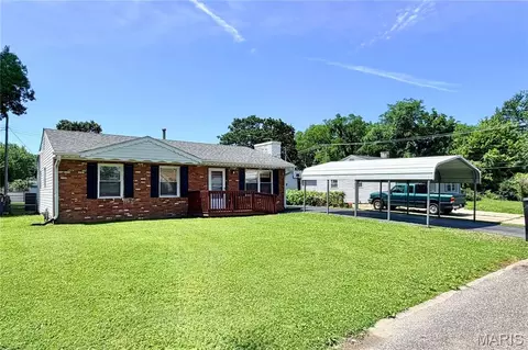 2404 Meadowlane Dr, Mitchell, IL 62040