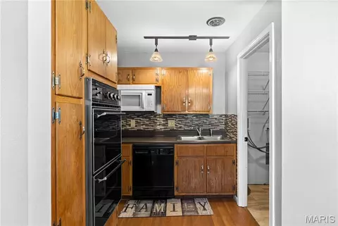 Kitchen - 2404 Meadowlane Dr, Mitchell, IL 62040 photo 5 of 5