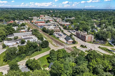 415 Oak St, Webster Groves, MO 63119