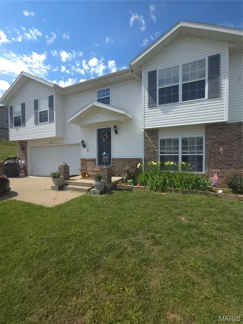 100 Mary Catherine St, Waynesville, MO 65583