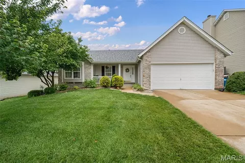 26 Docs Ct, Saint Charles, MO 63303