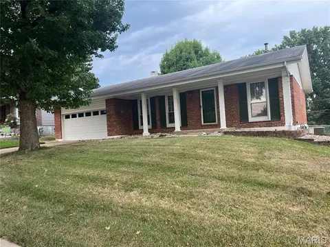 4458 Rhine Dr, Florissant, MO 63033