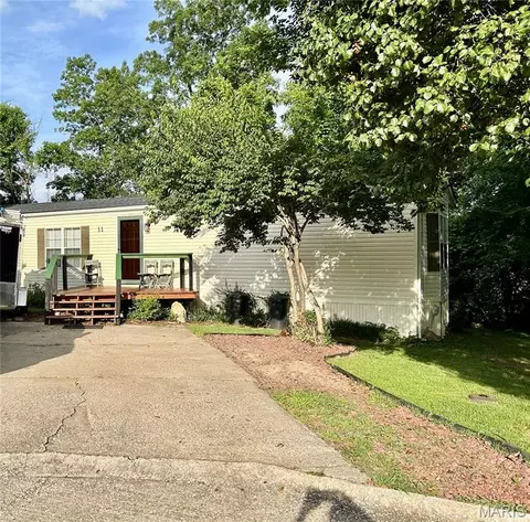 11 Willow Run Ct, Fenton, MO 63026