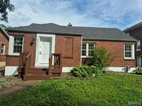 2557 Edison Ave, Granite City, IL 62040