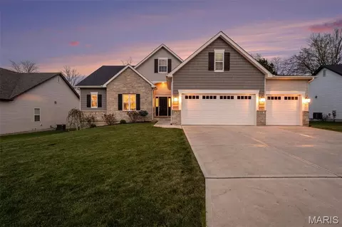 Exterior - 1074 Bloomfield Dr, Eureka, MO 63025 photo 5 of 19