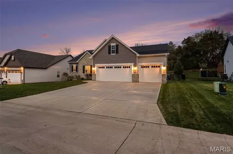 Exterior - 1074 Bloomfield Dr, Eureka, MO 63025 photo 6 of 19