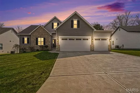 Exterior - 1074 Bloomfield Dr, Eureka, MO 63025 photo 16 of 19