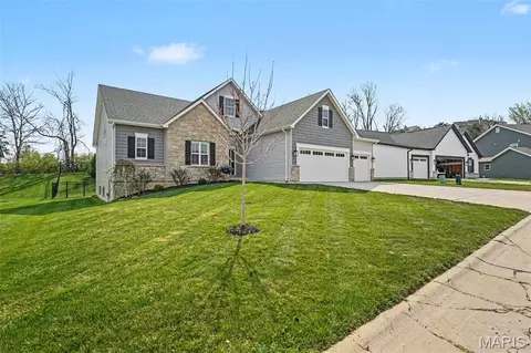 Exterior - 1074 Bloomfield Dr, Eureka, MO 63025 photo 3 of 19