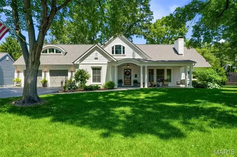1345 Green Tree Ln, Glendale, MO 63122